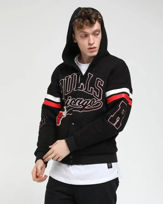 Športová pánska prechodná bunda čierna Chicago Bulls