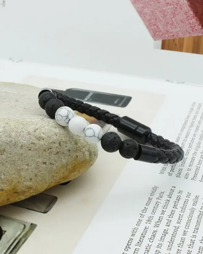 Pánský magnetický náramek s lávovými a howlit kameny