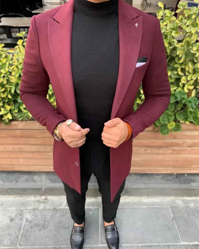 Men's winter coat with a sharp collar burgundy