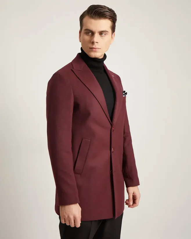 Men's winter coat with a sharp collar burgundy