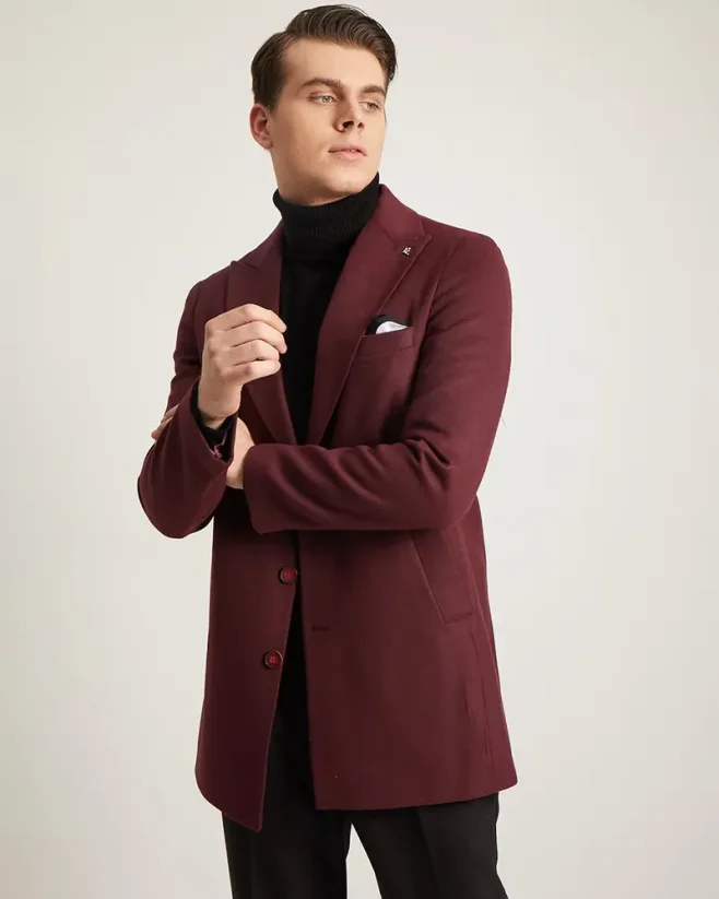Men's winter coat with a sharp collar burgundy