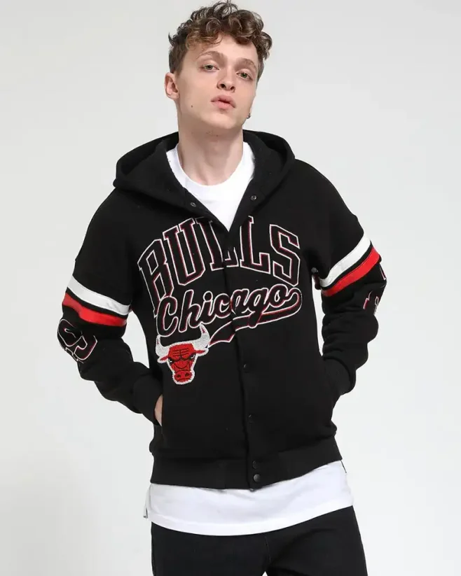 Športová pánska prechodná bunda čierna Chicago Bulls