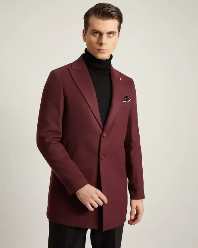 Men's winter coat with a sharp collar burgundy