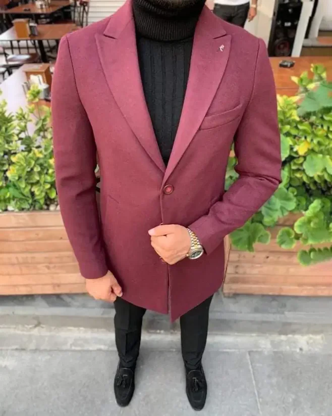 Men's winter coat with a sharp collar burgundy